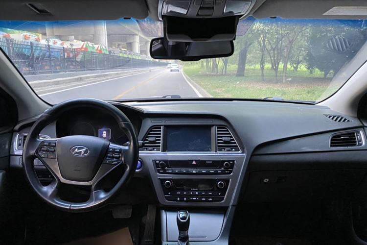 Used Hyundai Sonata 2017 2.4L DLX Premium Model Interior 1