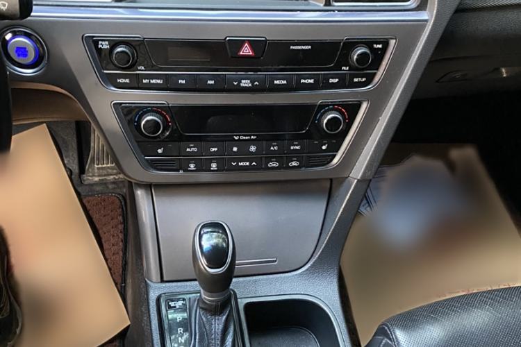 Used Hyundai Sonata 2017 2.4L DLX Premium Model Interior 3