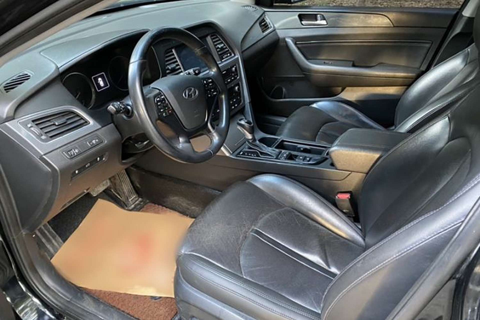 Used Hyundai Sonata 2017 2.4L DLX Premium Model Interior 5
