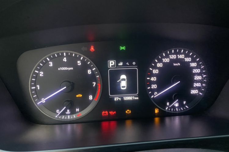 Used Hyundai Sonata 2017 2.4L DLX Premium Model Odometer Close Up