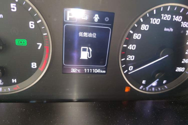 Used Hyundai Sonata 2017 2.0L GLS Smart Model Odometer Close Up