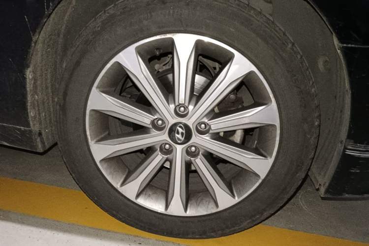 Used Hyundai Sonata 2017 2.0L GLS Smart Model Right Front Wheel Hub