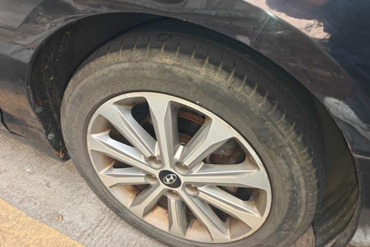 Used Hyundai Sonata 2017 2.0L GLS Smart Model Right Front Wheel Hub