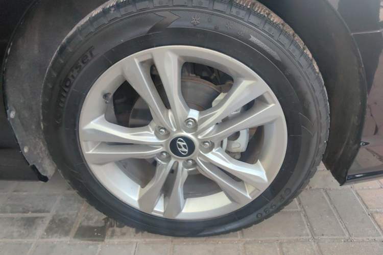 Used Hyundai Sonata 2017 2.0L GLS Smart Model Right Front Wheel Hub