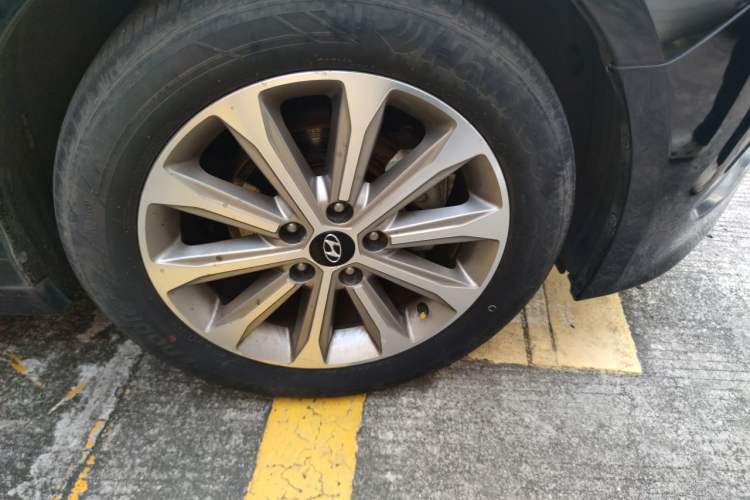 Used Hyundai Sonata 2017 2.0L GLS Smart Model Right Front Wheel Hub