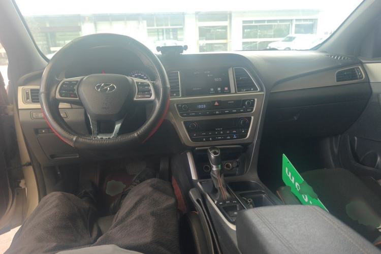 Used Hyundai Sonata 2017 1.6T DLX Prestige Model Center Console