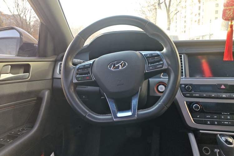 Used Hyundai Sonata 2017 1.6T DLX Prestige Model Steering Wheel