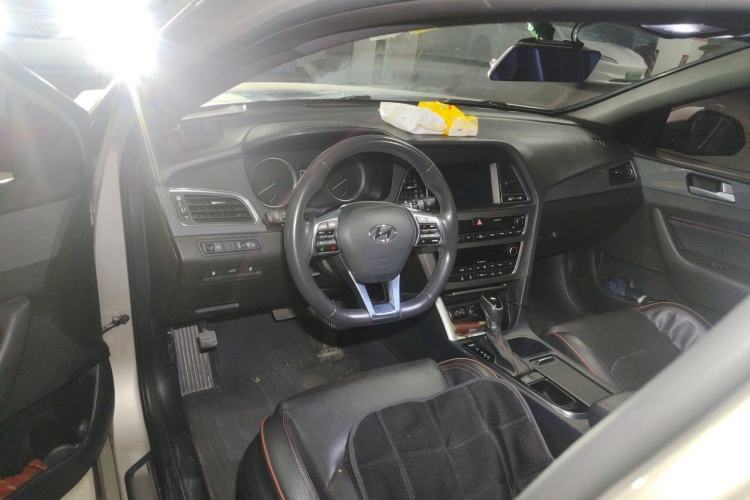 Used Hyundai Sonata 2017 1.6T GLS Smart Model Center Console
