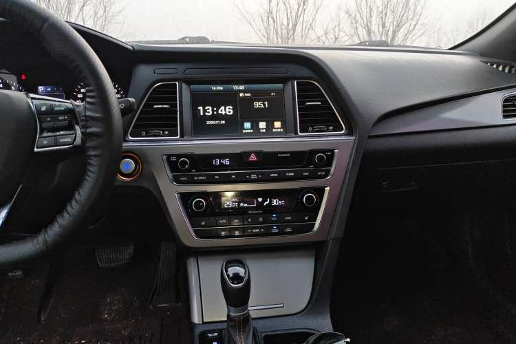 Used Hyundai Sonata 2017 1.6T GLS Smart Model Audio And AC Panel
