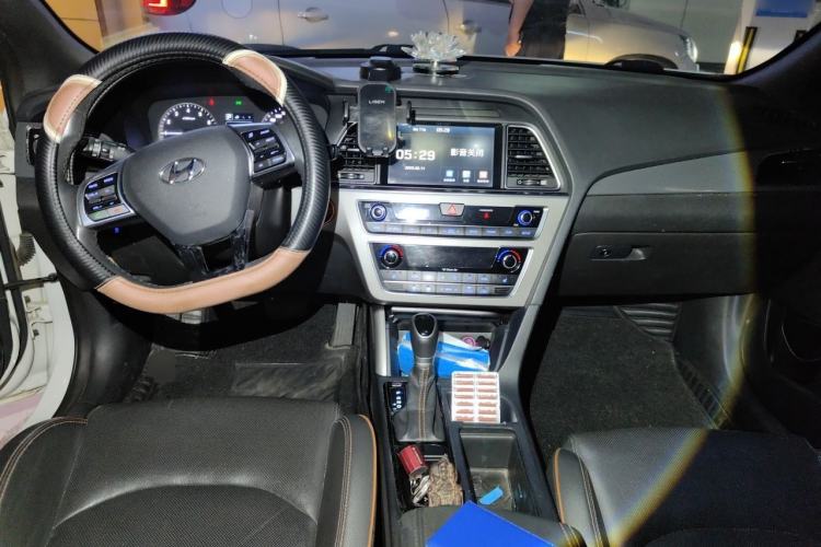 Used Hyundai Sonata 2017 1.6T GLS Smart Model Center Console