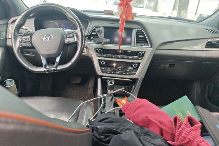 Used Hyundai Sonata 2017 1.6T GLS Smart Model Center Console