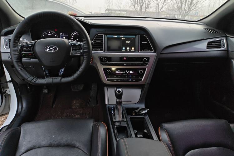 Used Hyundai Sonata 2017 1.6T GLS Smart Model Center Console