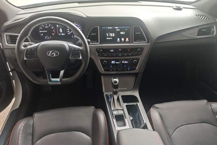 Used Hyundai Sonata 2017 1.6T GLS Smart Model Center Console