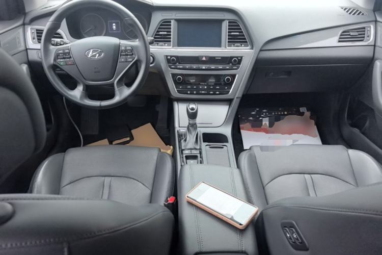 Used Hyundai Sonata 2017 2.4L DLX Premium Model Center Console