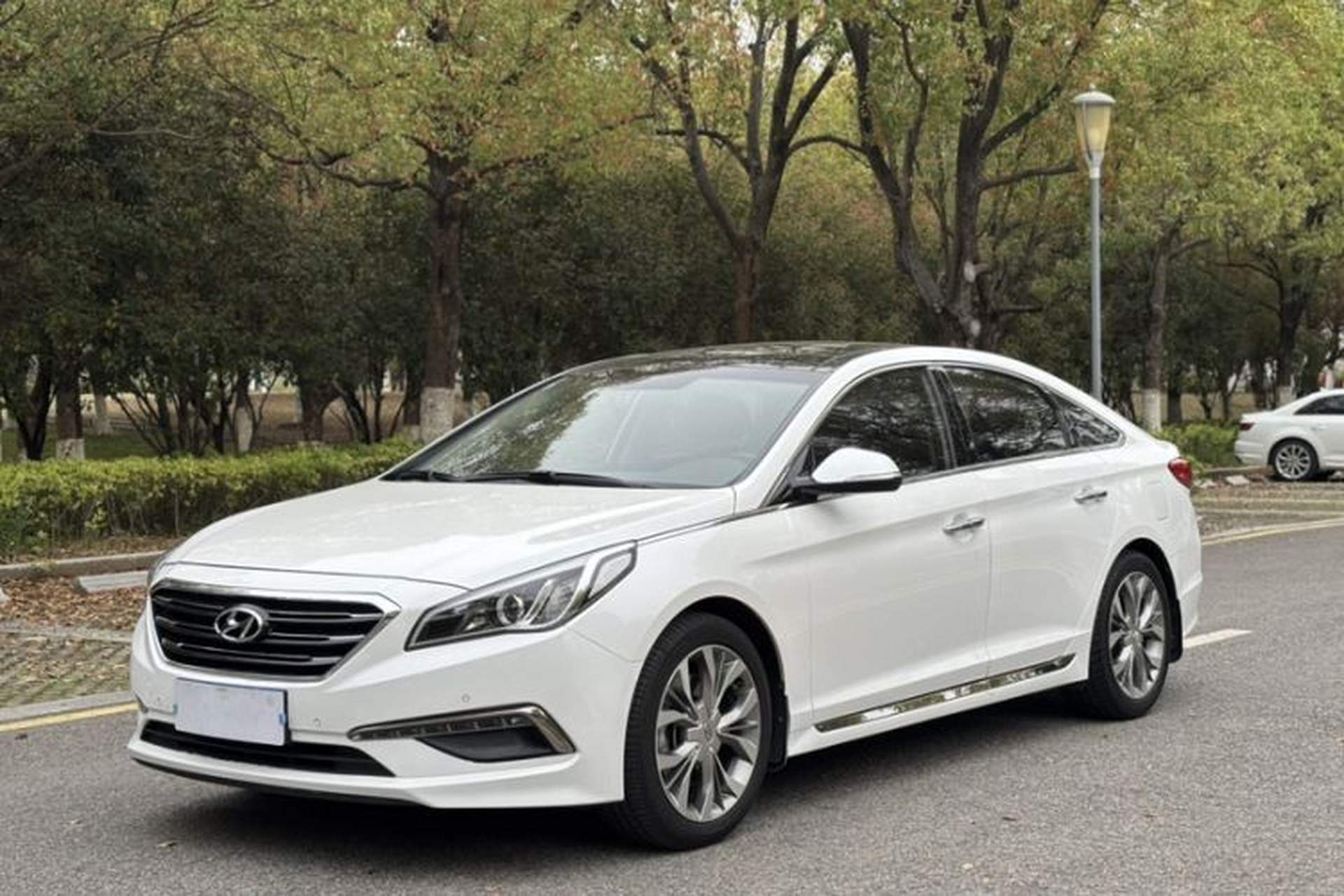 Used Hyundai Sonata 2017 2.4L DLX Premium Model Front Left 45 Deg
