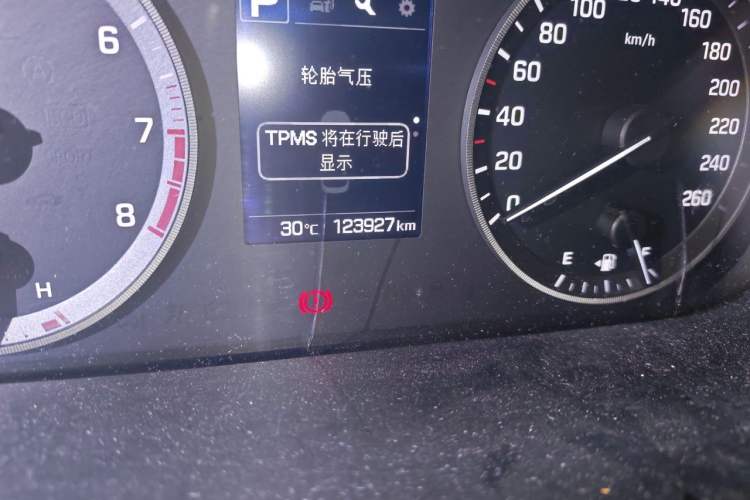Used Hyundai Sonata 2017 1.6T GLX Leading Model Odometer Close Up