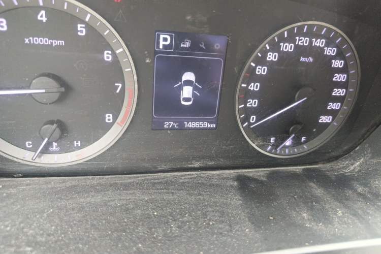 Used Hyundai Sonata 2017 2.0L GLS Smart Model Odometer Close Up