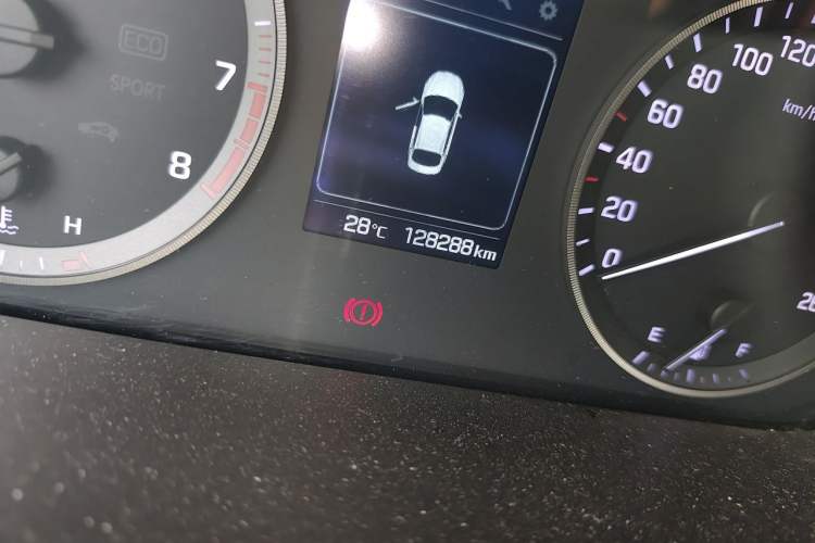 Used Hyundai Sonata 2017 1.6T GLS Smart Model Odometer Close Up