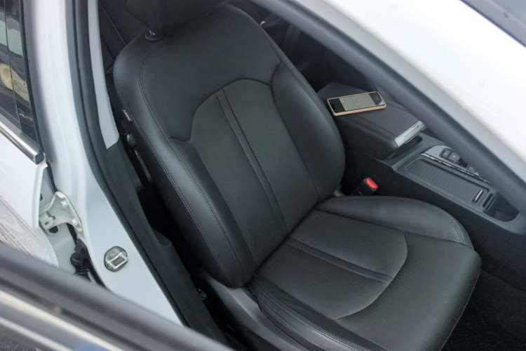 Used Hyundai Sonata 2017 2.4L DLX Premium Model Right Front Seat