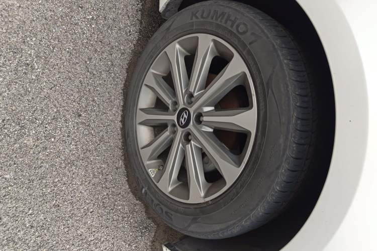 Used Hyundai Sonata 2017 2.0L GLS Smart Model Right Front Wheel Hub