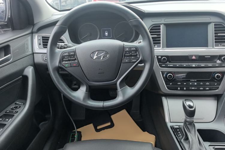Used Hyundai Sonata 2017 2.4L DLX Premium Model Steering Wheel