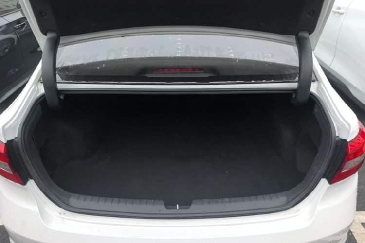 Used Hyundai Sonata 2017 2.4L DLX Premium Model Trunk