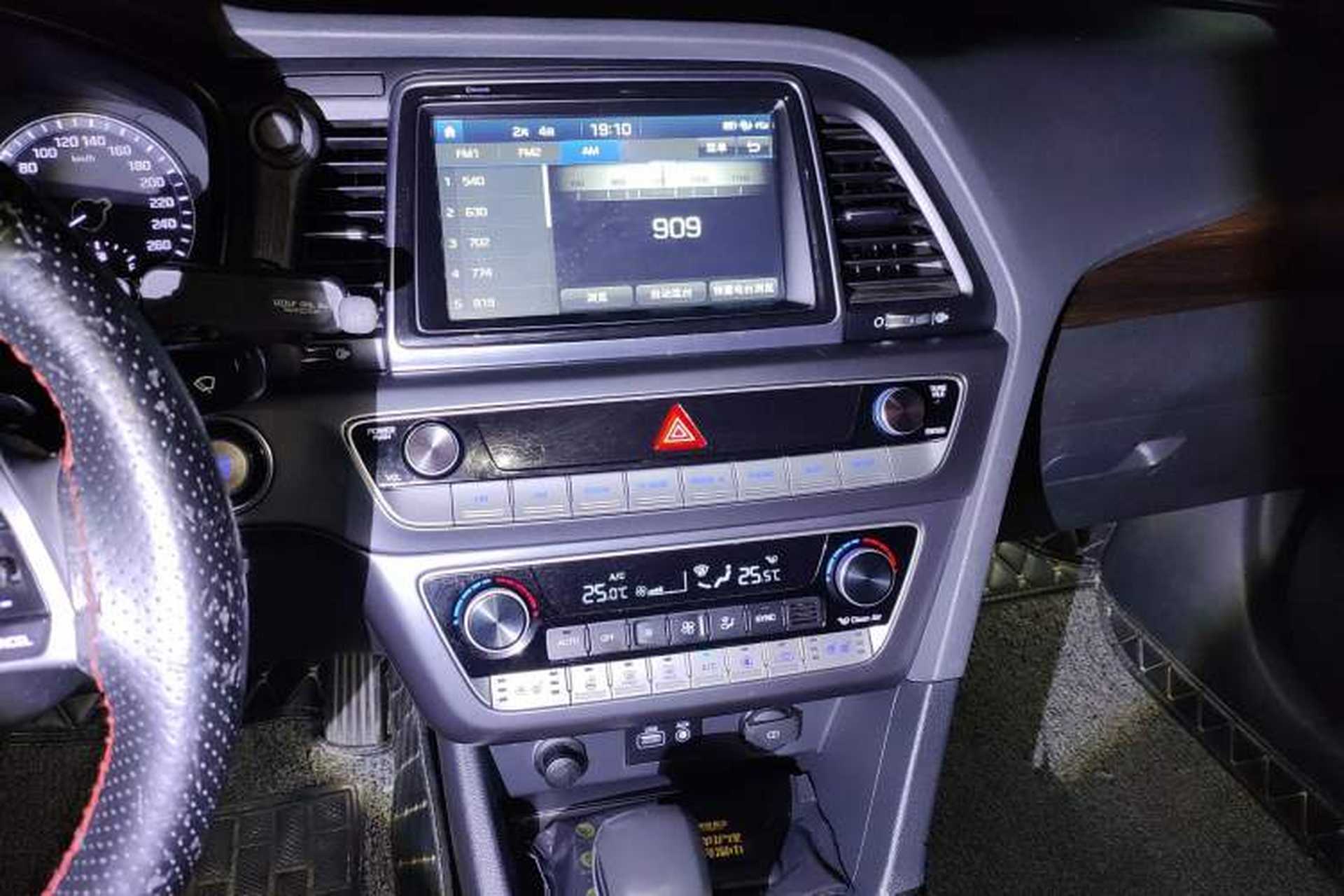 Used Hyundai Sonata 2018 2.0T GLS Smart Version China V Standard Audio And AC Panel