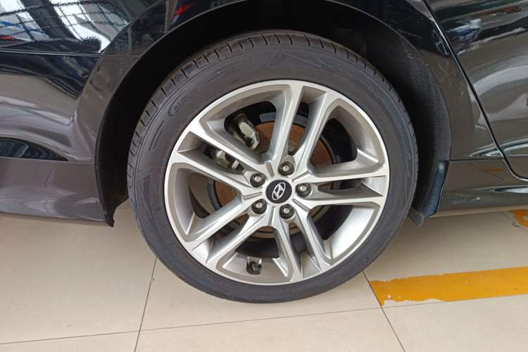 Used Hyundai Sonata 2018 2.0T TOP Flagship Version China V Standard Right Rear Wheel Hub