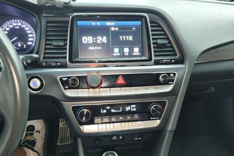 Used Hyundai Sonata 2018 1.6T GLS Smart Model China V Standard Audio And AC Panel