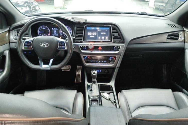 Used Hyundai Sonata 2018 1.6T GLS Smart Model China V Standard Center Console