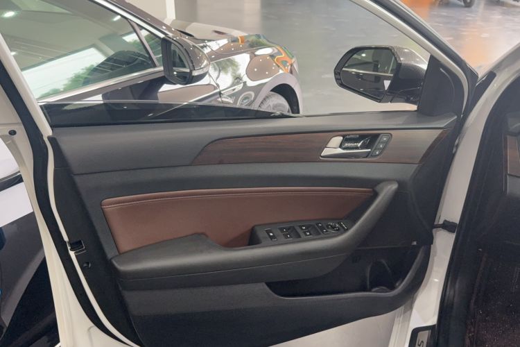 Used Hyundai Sonata 2018 2.0T TOP Flagship Version China V Standard Interior 4