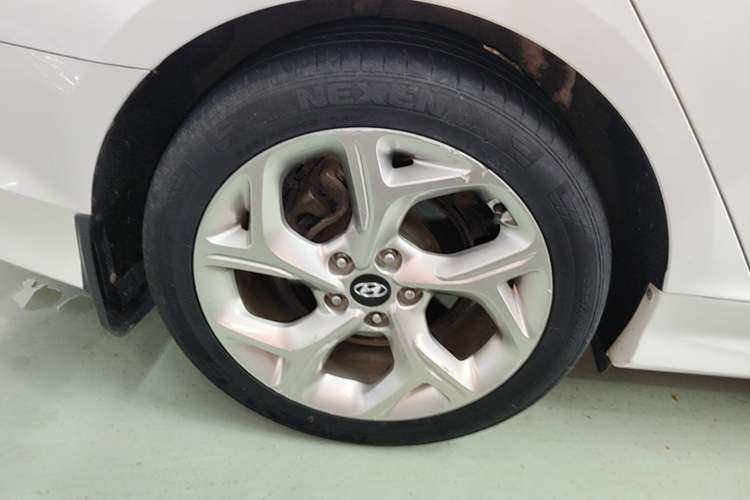 Used Hyundai Sonata 2018 1.6T GLS Smart Model China V Standard Right Rear Wheel Hub