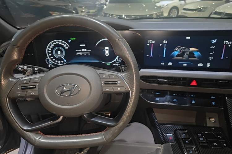 Used Hyundai Sonata 2020 380TGDi Automatic GLS Luxury Edition Center Console