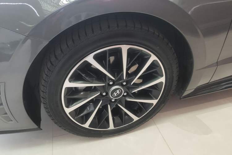Used Hyundai Sonata 2020 380TGDi Automatic GLS Luxury Edition Left Front Wheel Hub