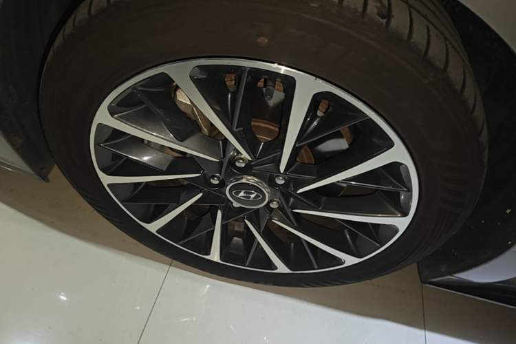 Used Hyundai Sonata 2020 380TGDi Automatic GLS Luxury Edition Left Front Wheel Hub