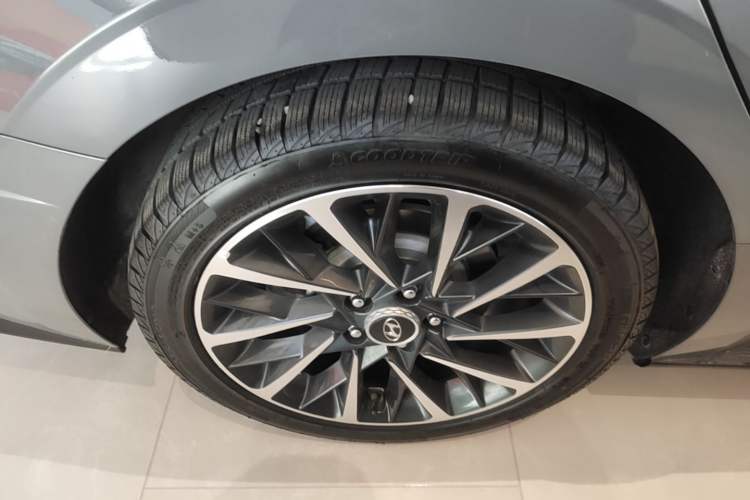 Used Hyundai Sonata 2020 380TGDi Automatic GLS Luxury Edition Right Rear Wheel Hub