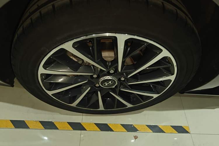 Used Hyundai Sonata 2020 380TGDi Automatic GLS Luxury Edition Right Rear Wheel Hub