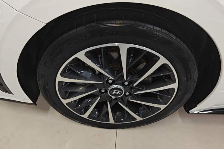 Used Hyundai Sonata 2020 380TGDi Automatic GLS Luxury Edition Left Front Wheel Hub