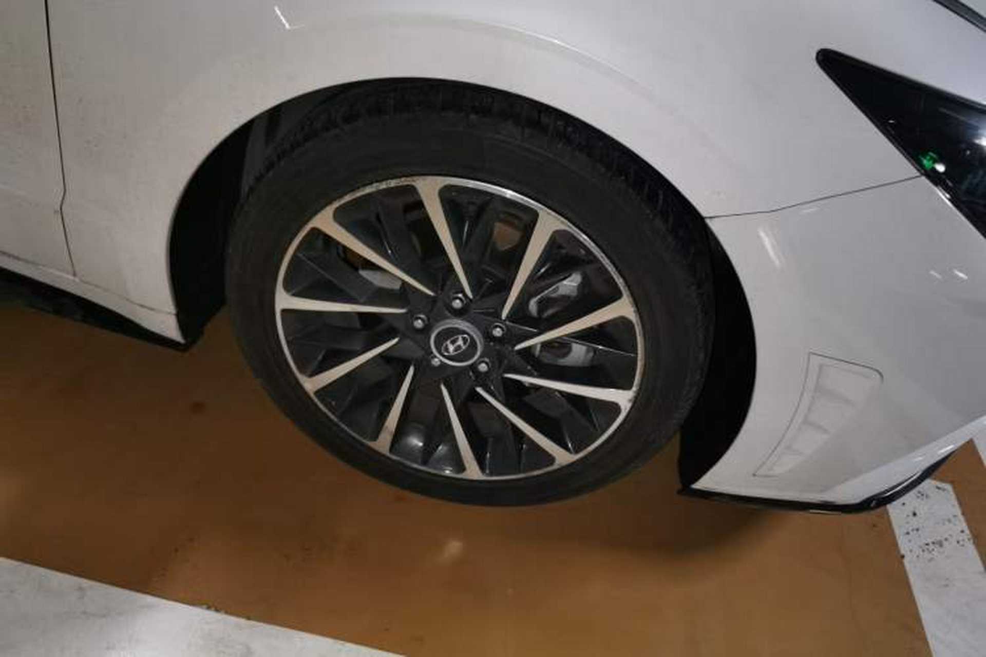Used Hyundai Sonata 2020 380TGDi Automatic GLS Luxury Edition Right Front Wheel Hub
