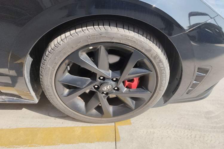 Used Hyundai Sonata 2022 380TGDi Automatic 20th Anniversary Edition Right Front Wheel Hub