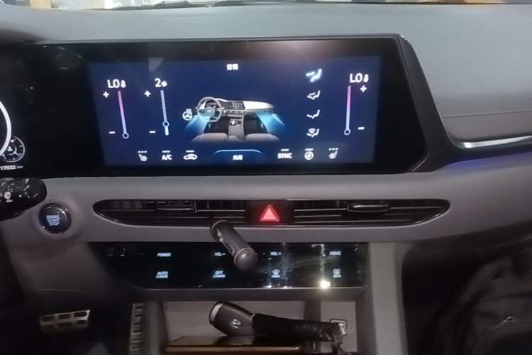 Used Hyundai Sonata 2022 380TGDi Automatic 20th Anniversary Edition Audio And AC Panel