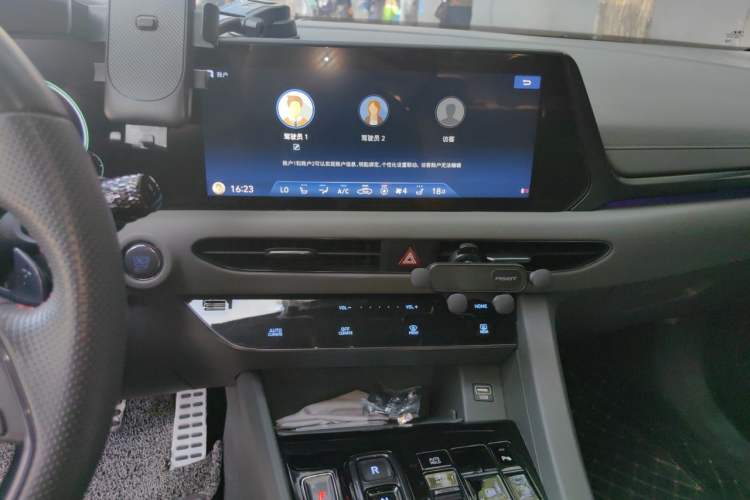 Used Hyundai Sonata 2022 380TGDi Automatic 20th Anniversary Edition Audio And AC Panel