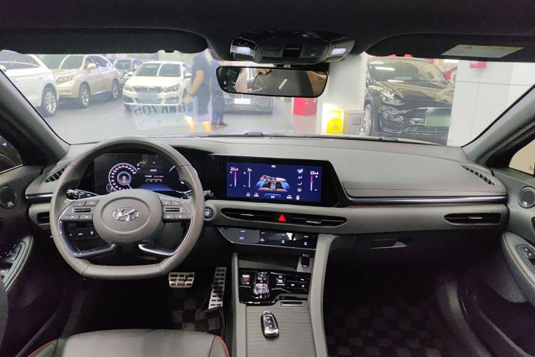 Used Hyundai Sonata 2022 380TGDi Automatic 20th Anniversary Edition Center Console