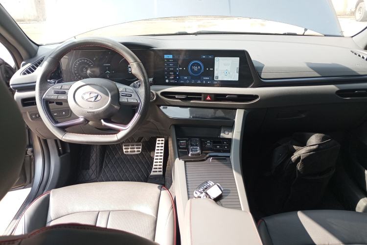 Used Hyundai Sonata 2022 380TGDi Automatic 20th Anniversary Edition Center Console