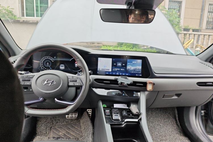 Used Hyundai Sonata 2022 380TGDi Automatic 20th Anniversary Edition Center Console