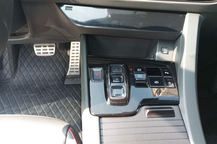 Used Hyundai Sonata 2022 380TGDi Automatic 20th Anniversary Edition Gear Lever