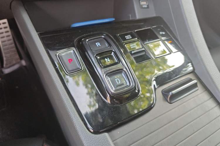 Used Hyundai Sonata 2022 380TGDi Automatic 20th Anniversary Edition Gear Lever