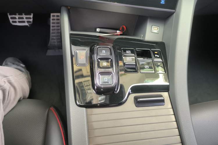 Used Hyundai Sonata 2022 380TGDi Automatic 20th Anniversary Edition Gear Lever