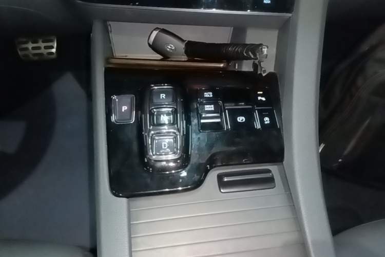 Used Hyundai Sonata 2022 380TGDi Automatic 20th Anniversary Edition Gear Lever