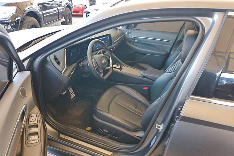 Used Hyundai Sonata 2022 270TGDi DCT 20th Anniversary Edition Interior 3